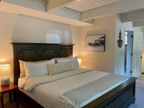 4 bedrooms, premium bedding, memory foam beds, free WiFi