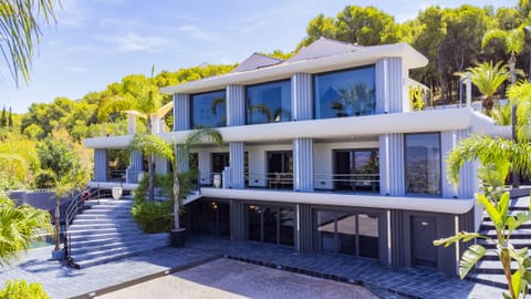 Luxury villa with pools and jacuzzi in Alhaurín for 12 people