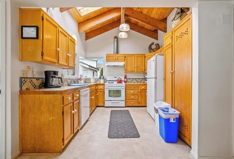 This kitchen is well equipped with everything you need 