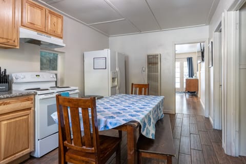 Cottage Dining area to enjoy
