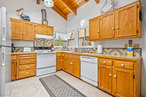 This kitchen is well equipped with everything you need 