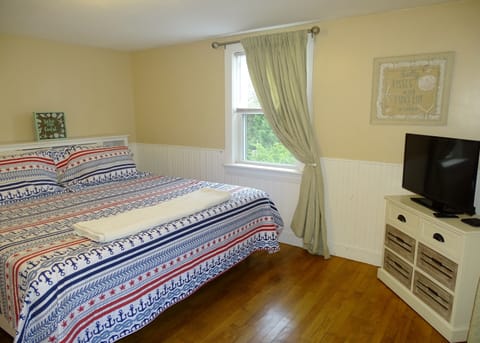 5 bedrooms, iron/ironing board, free WiFi, bed sheets