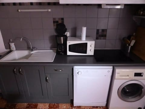 Fridge, microwave, dishwasher, coffee/tea maker