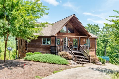 Welcome to our beautiful Lake Lure cabin, minutes to Chimney Rock