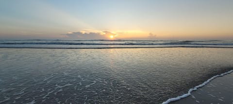 Beach nearby, sun loungers, beach towels