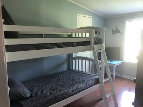 3 bedrooms, travel crib, free WiFi, bed sheets