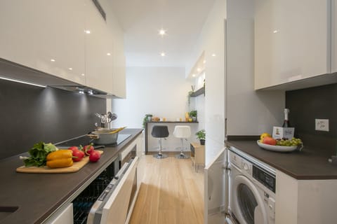 Super fully equipped kitchen with dishwasher