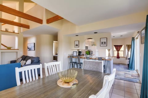 Dining Table | Dishware Provided