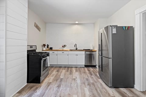 Fridge, oven, stovetop, dishwasher