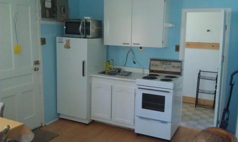 Fridge, microwave, stovetop, cookware/dishes/utensils