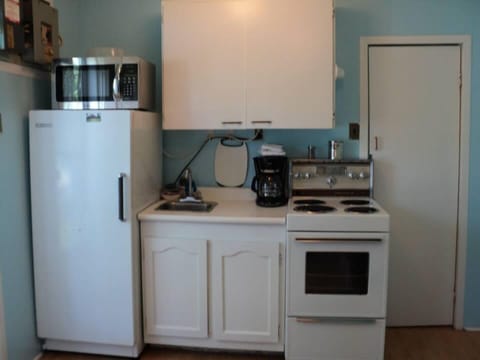 Fridge, microwave, stovetop, cookware/dishes/utensils