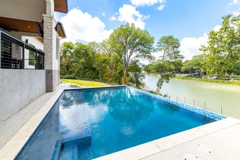 Outdoor pool, an infinity pool