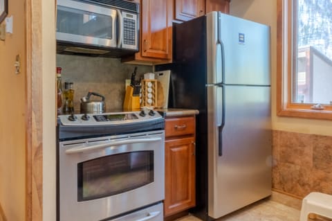 Full Kitchen - Full Kitchen