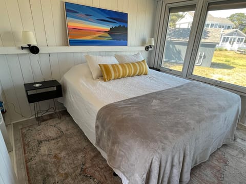 California king bed (bedroom 1)