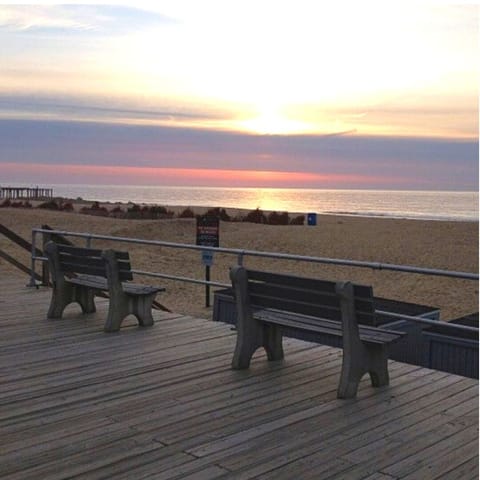 Beach nearby, sun loungers, beach towels