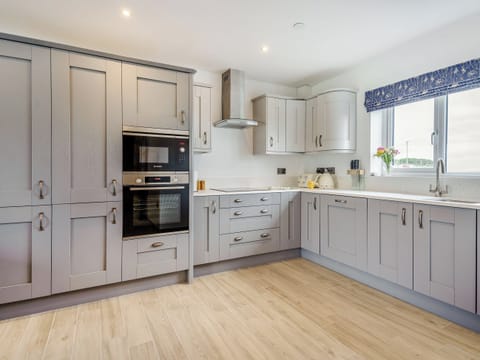 Kitchen area | Willow Tree Cottage - Coastal View Cottages, Ludchurch, near Narberth