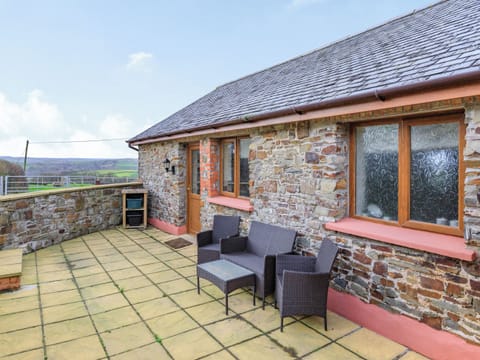 Outdoor area | The Cartlinhay - Oldiscleave Farm Cottages, Bideford