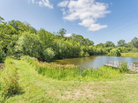 Surrounding area | Waterside Lodge Four - Ashgrove Country Park, Elland