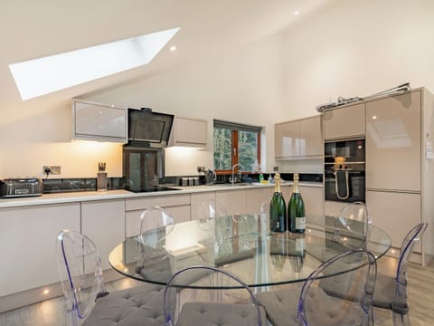 Kitchen/diner | Waterside Lodge Two - Ashgrove Country Park, Elland