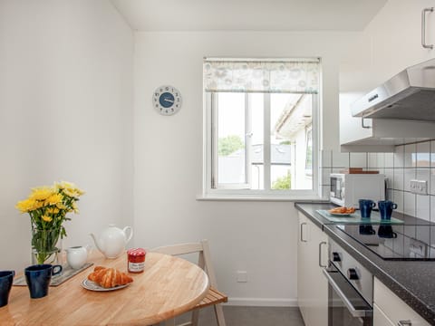 Kitchen/diner | Apartment Nine - Broadshade Holiday Apartments, Paignton