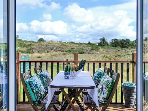 Sitting-out-area | The Greenkeeper - The Fairways, Portpatrick