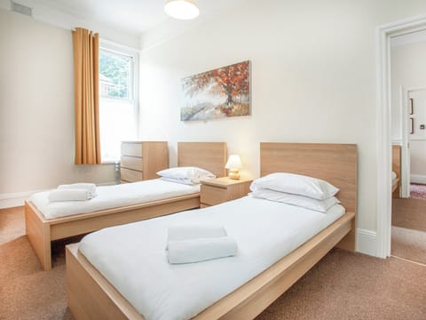 Twin bedroom | Apartment Three - Broadshade Holiday Apartments, Paignton