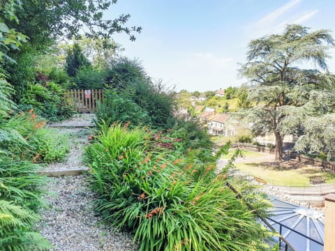 Garden and grounds | Christmas Cottage, Cheddar