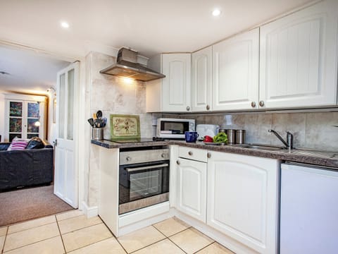 Kitchen | Westerlands Apartment, Torquay