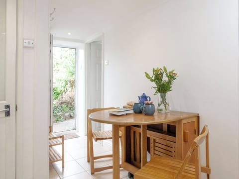 Dining Area | Westerlands Apartment, Torquay