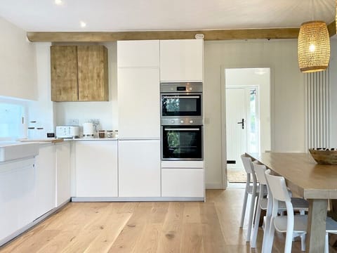 Cottage Kitchen Open Plan
