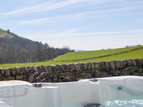 Hot tub | West Lanegate Farmhouse, Amisfield
