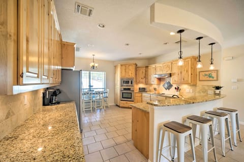 Kitchen | Pots & Pans | Crockpot | Blender | Dishware & Flatware | Spices