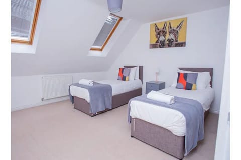 3 bedrooms, iron/ironing board, free WiFi, bed sheets