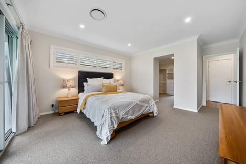 5 bedrooms, iron/ironing board, travel crib, bed sheets