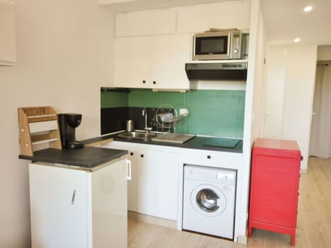 Cabinetry, Countertop, Property, Kitchen Appliance, Kitchen Stove, Kitchen Sink, Kitchen, Sink, Home Appliance, Wood