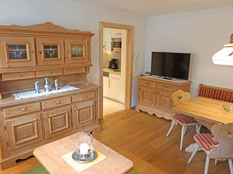 Cabinetry, Furniture, Property, Table, Drawer, Wood, Lighting, Tap, Interior Design, Countertop