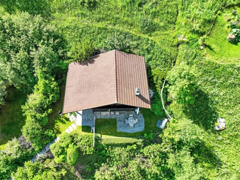 Plant, Plant Community, Natural Landscape, House, Wood, Land Lot, Building, Grass, Cottage, Shrub