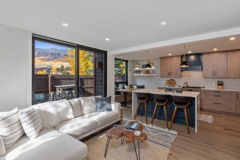 3 bed 2 bath condo newly remodeled in 2023