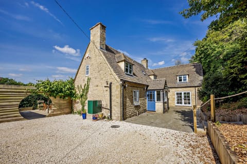 Burghfield Cottage - StayCotswold