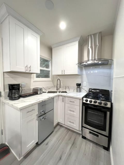 Brand New Kitchen, Newly remodeled , perfect for all your cooking and family getaway