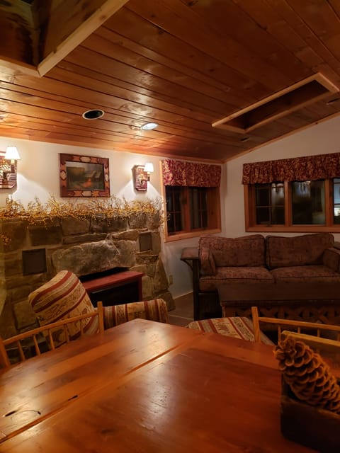 Living room | Smart TV, fireplace