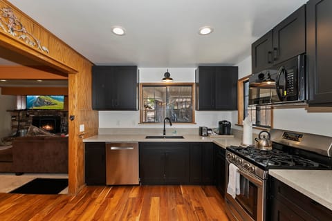 Fully equipped kitchen (1)