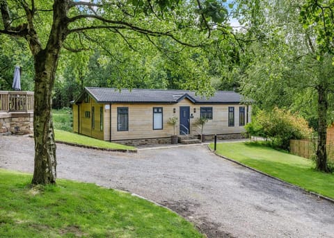 Amour Deluxe - Charlesworth Lodges, Glossop