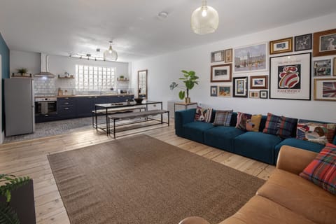 Living Room / Lounge