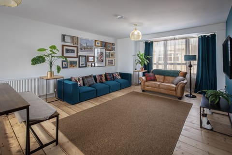 Living Room / Lounge