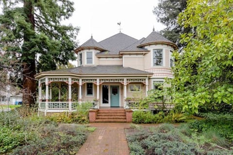 Exterior - front of house
