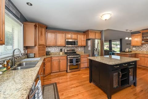 Stainless steel major appliances throughout the kitchen. 