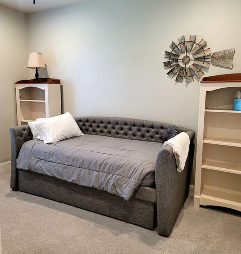 Daybed Room  with Trundle 