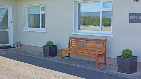 Southland Holiday Home, Seaside Holiday Accommodation Available near Milltown Malbay, County Clare