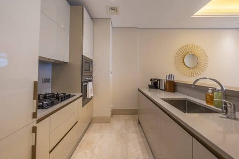 2. Kitchen 1.jpg